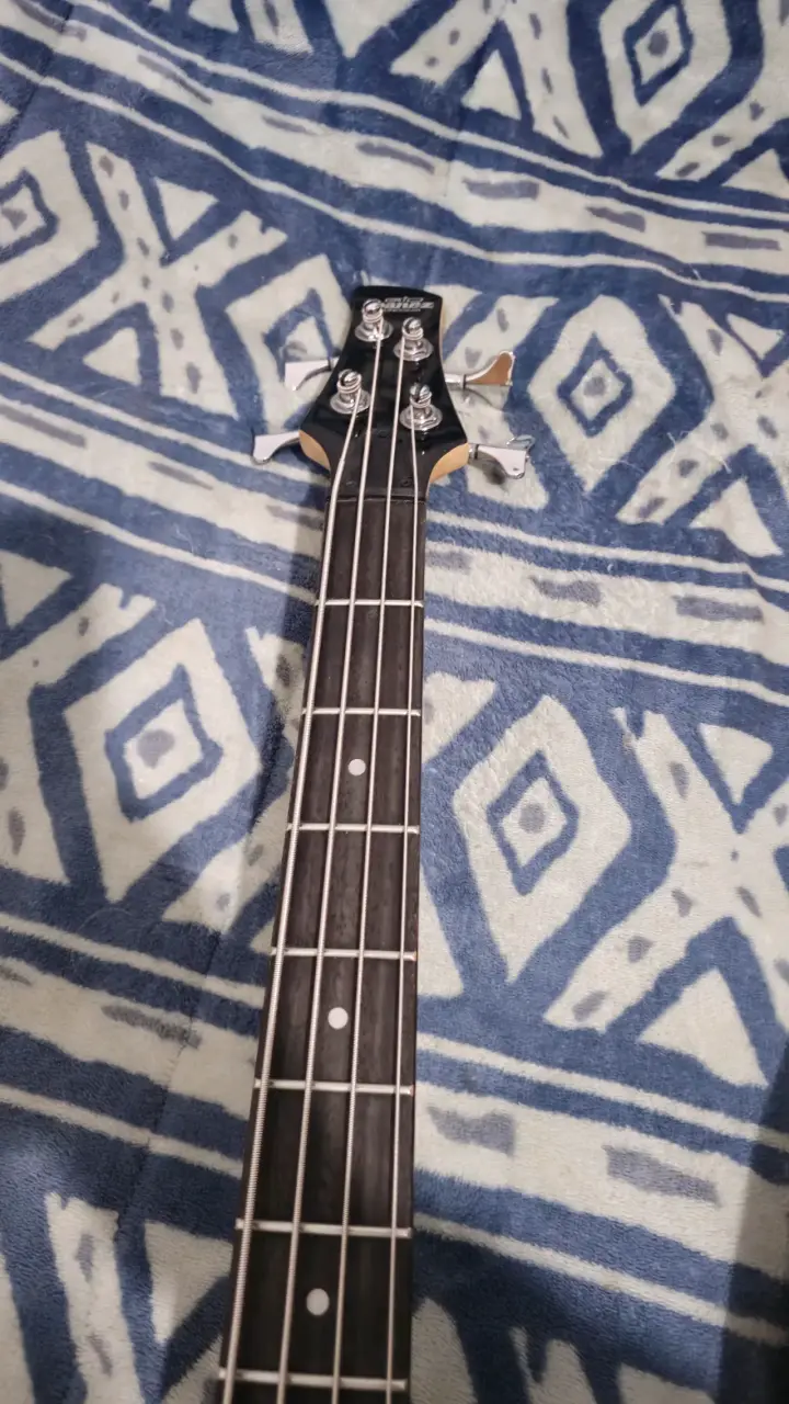 Bajo eléctrico Ibanez GSR200 rojo con funda y cabl - 3