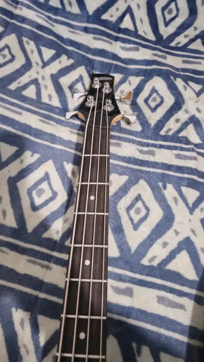 Bajo eléctrico Ibanez GSR200 rojo con funda y cabl - miniatura 3