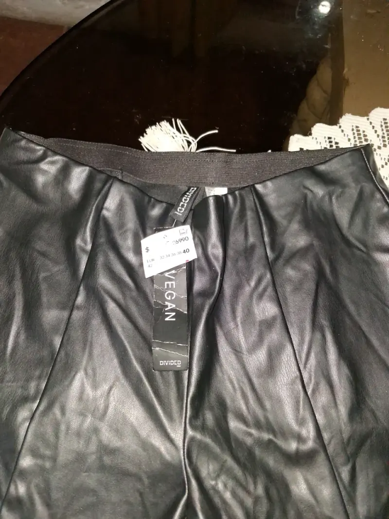 Pantalon de cuero vegano negra talla 40