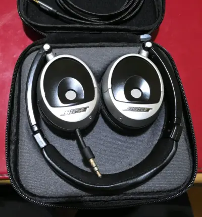 Auriculares Bose con cable y estuche - miniatura 3
