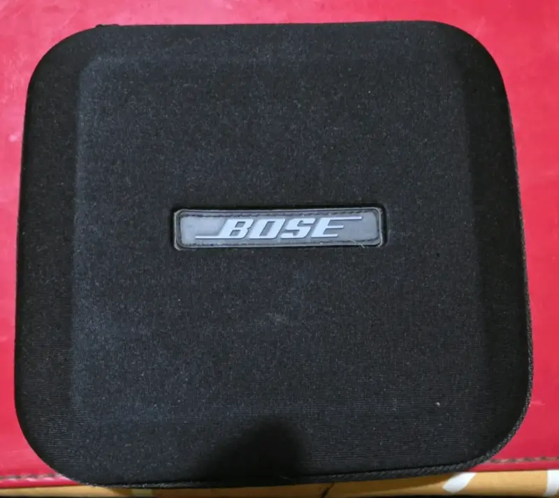 Auriculares Bose con cable y estuche - 4