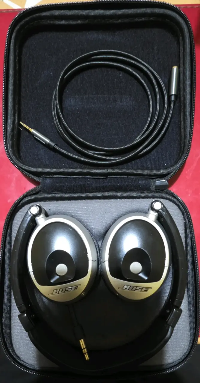 Auriculares Bose con cable y estuche - 5
