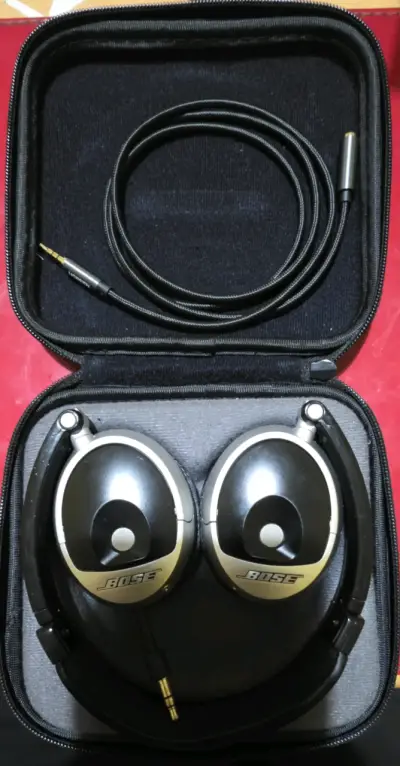 Auriculares Bose con cable y estuche - miniatura 5