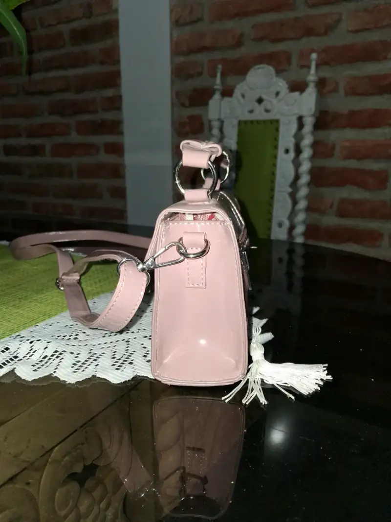 Cartera de mano rosa con correa ajustable - 3