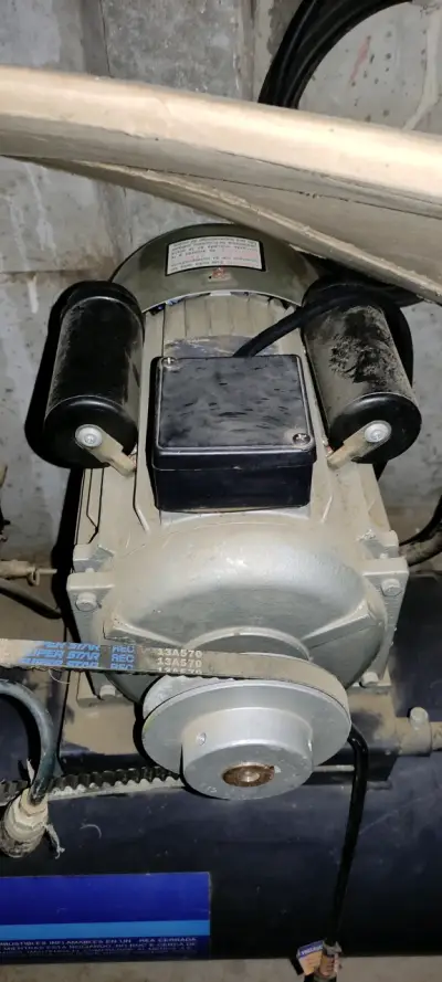 Compresor de Aire Hyundai 100 Litros - miniatura 1