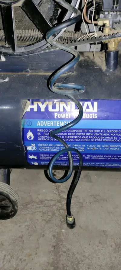Compresor de Aire Hyundai 100 Litros - miniatura 2