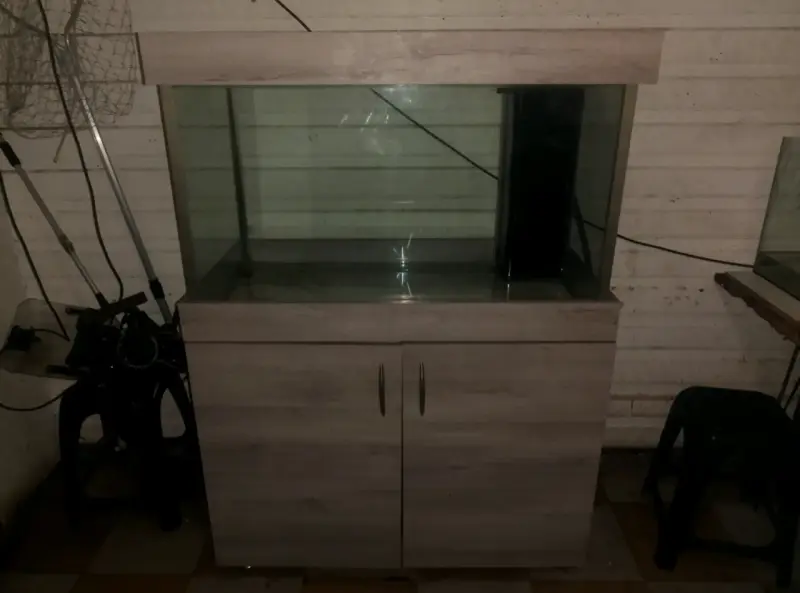 Acuario grande 300 litros con mueble de madera - 1