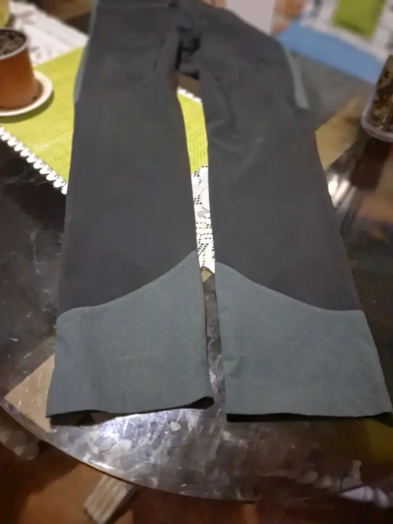 Pantalones térmicos negros Uppi para mujer - 3