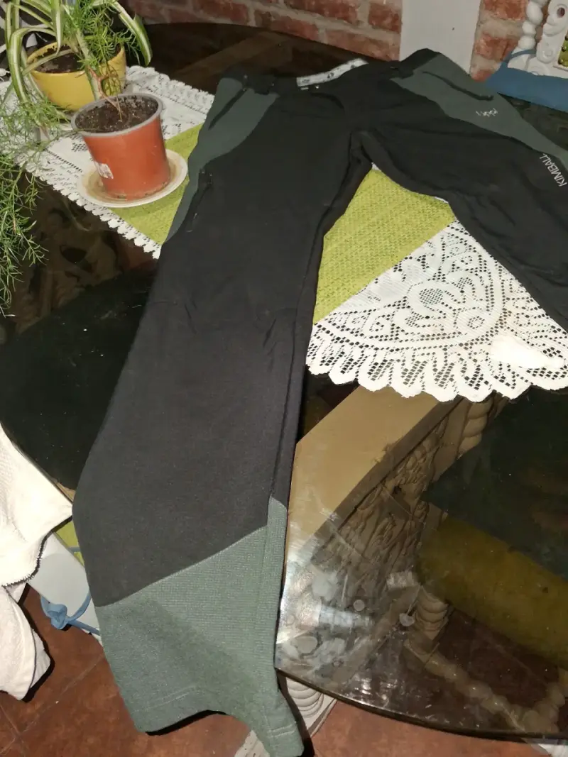 Pantalones térmicos negros Uppi para mujer - 6