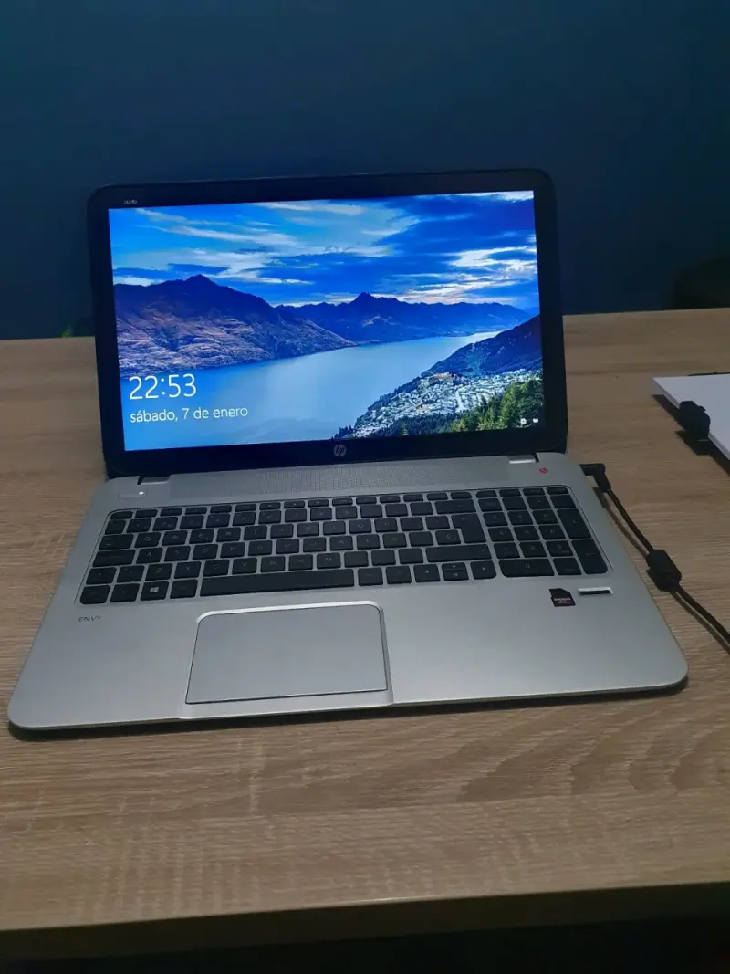Laptop HP Envy 15.6 pulgadas en buen estado - 2