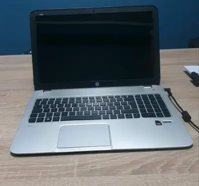 Laptop HP Envy 15.6 pulgadas en buen estado - miniatura 3
