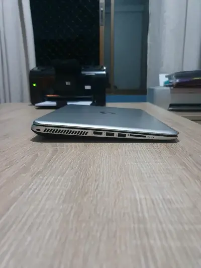 Laptop HP Envy 15.6 pulgadas en buen estado - miniatura 4