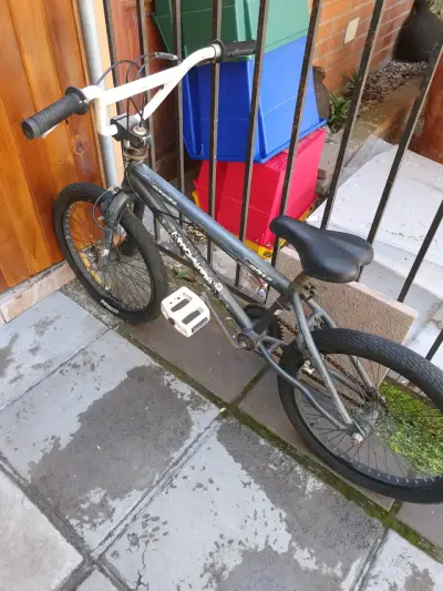 Bicicleta BMX Haro Gris para Acrobacias - miniatura 1