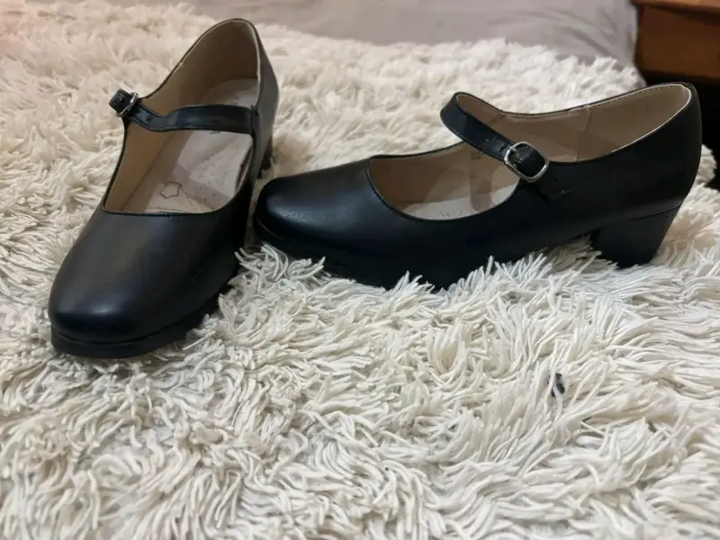 Zapatos de cuero negro con hebilla para mujer - 1