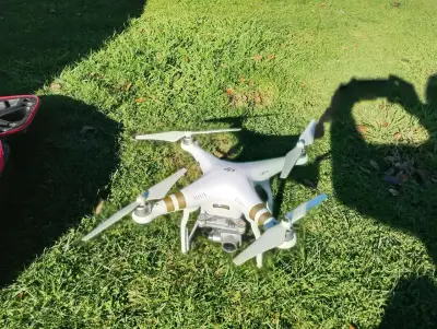 Drone DJI Phantom 3 profesional con cámara 4k - miniatura 1