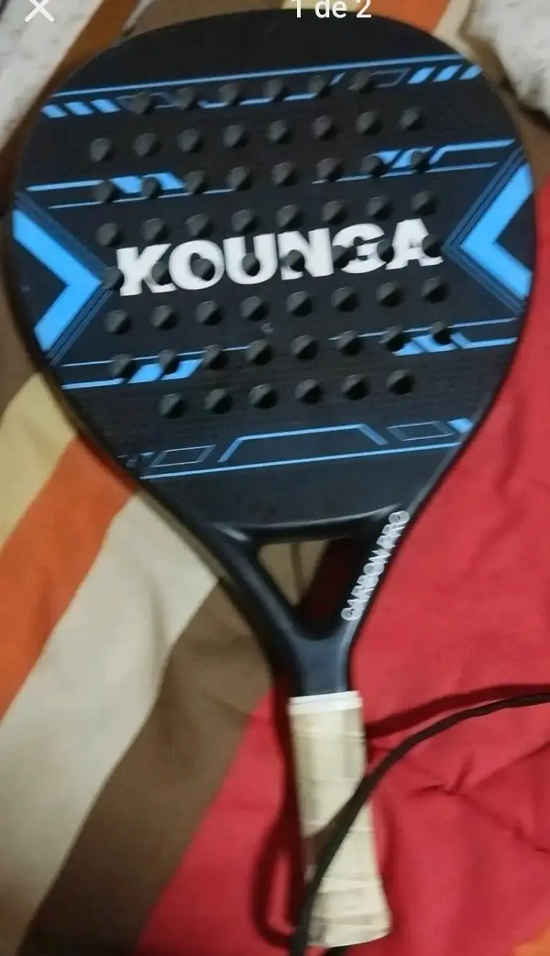 Pala de pádel Koun3a Carbon Pro azul y negra