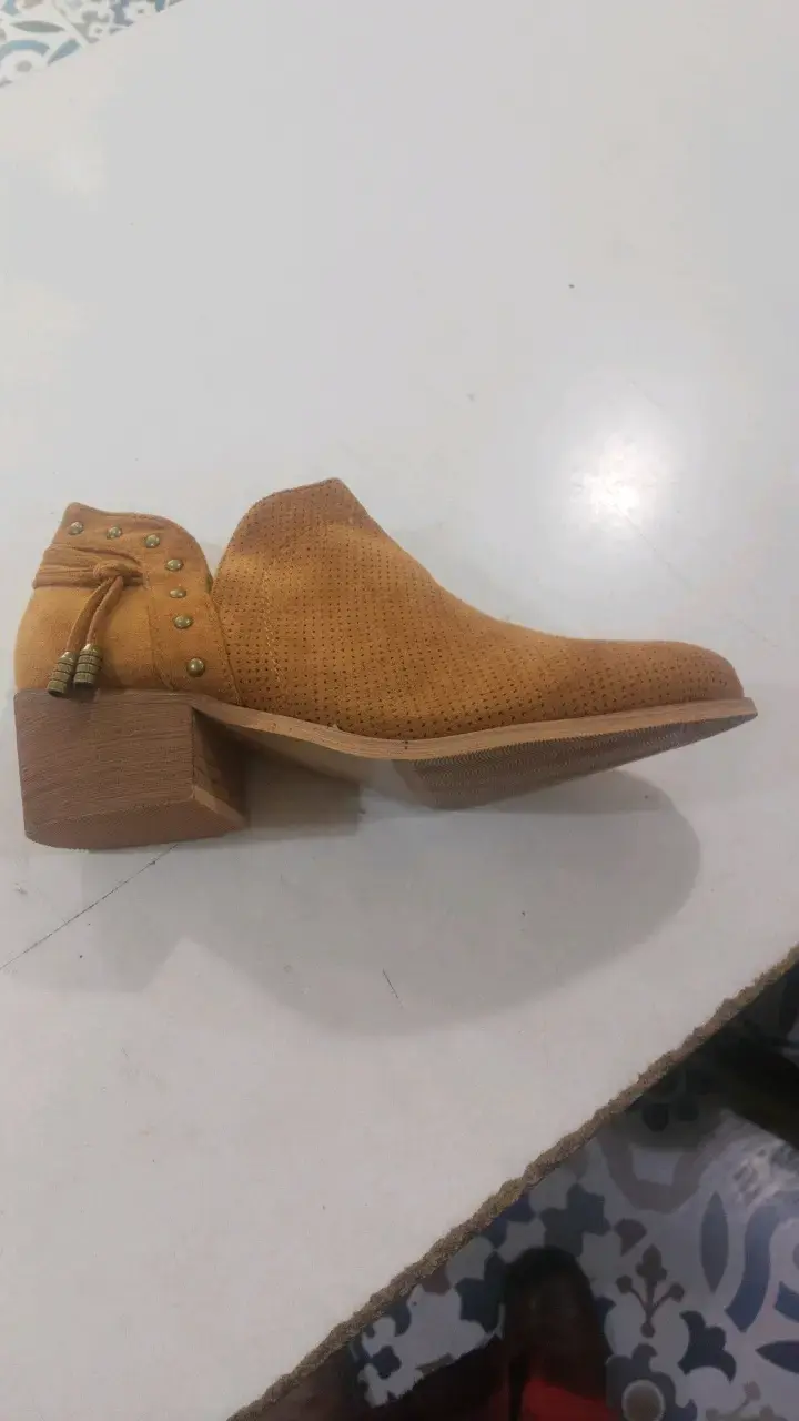 Botines de gamuza color camel con tacón - 1