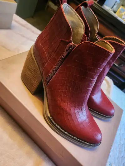 Botines de cuero rojo con tacón alto - miniatura 1
