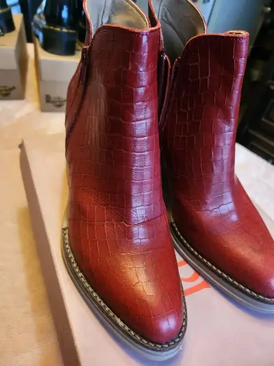 Botines de cuero rojo con tacón alto - miniatura 2