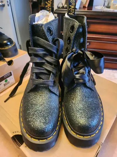 Botas negras brillantes con plataforma - miniatura 1