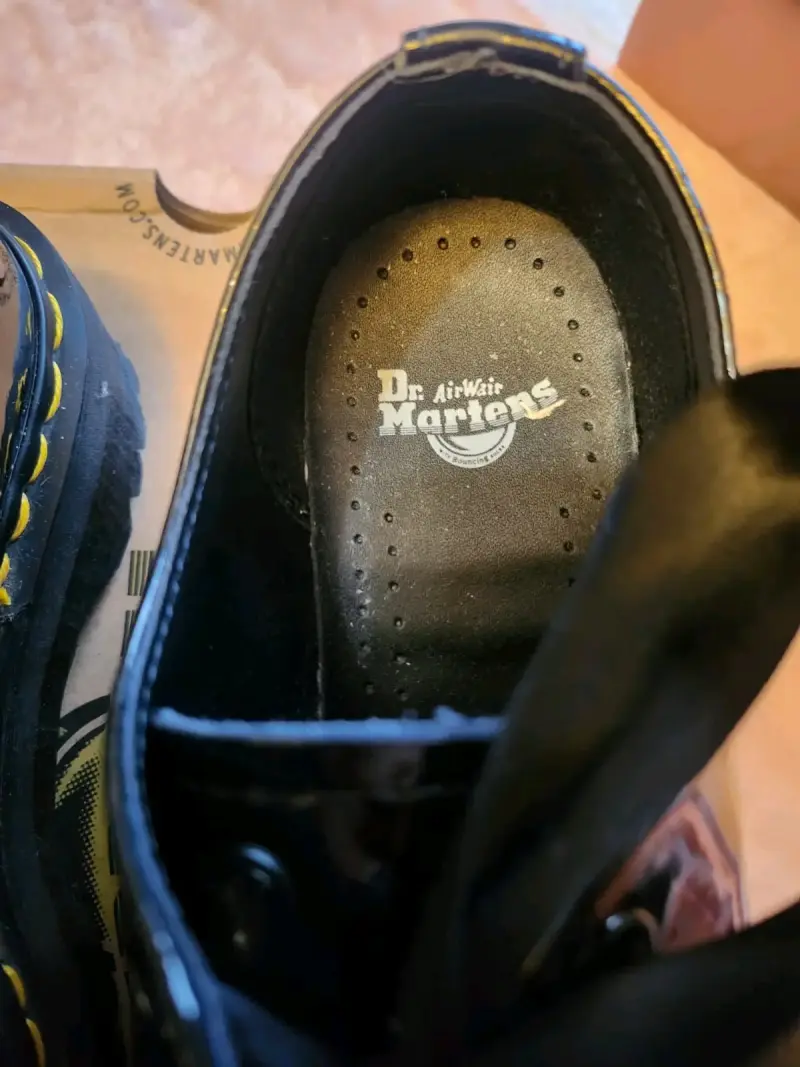 Zapatos de charol negro Dr. Martens Molly - 2