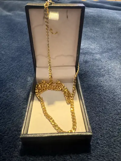 Cadena de oro en caja de presentación - miniatura 1