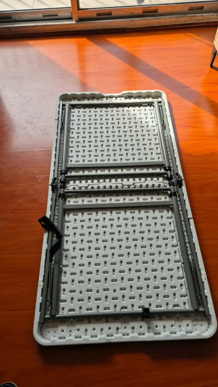 Mesa Plegable Portátil de Plástico - 2