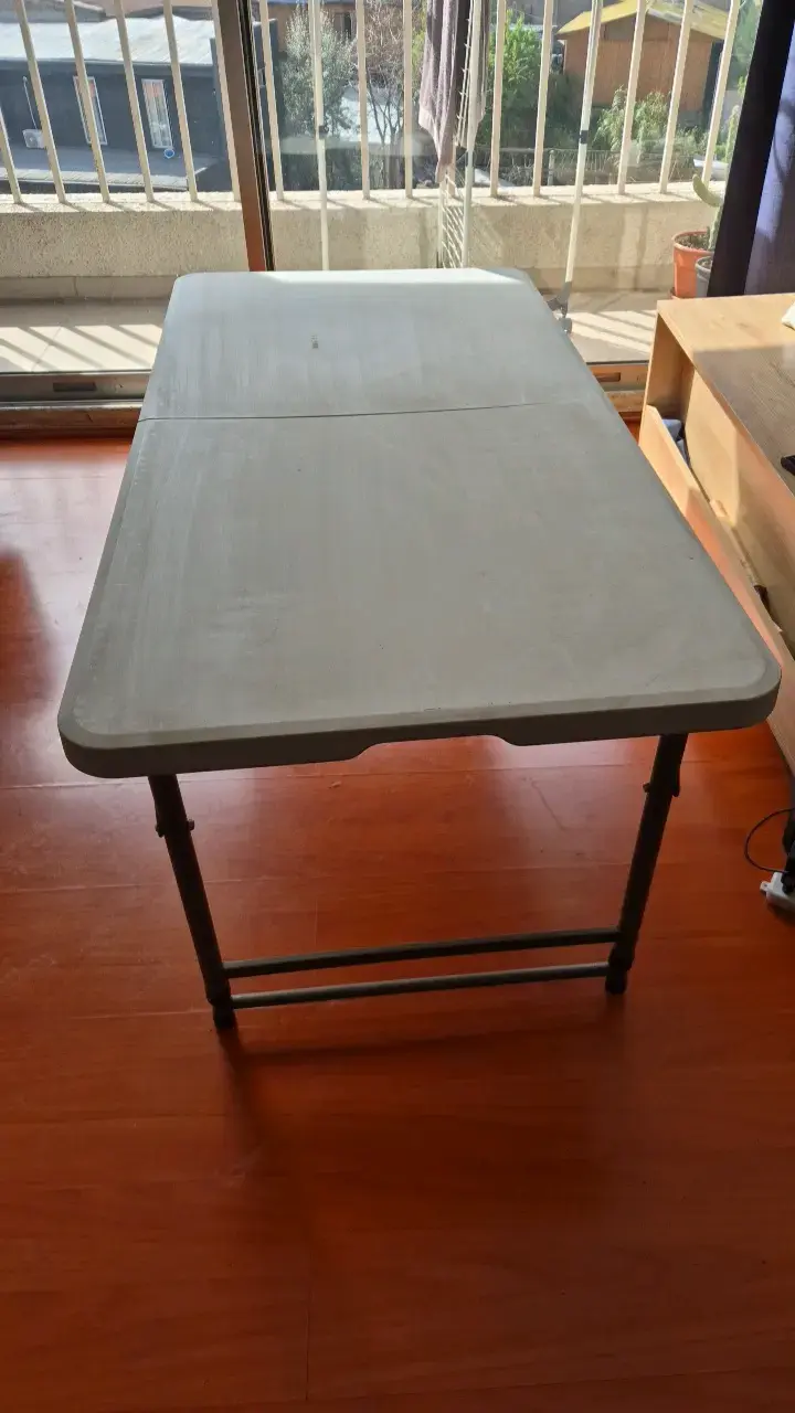 Mesa Plegable Portátil de Plástico - 4