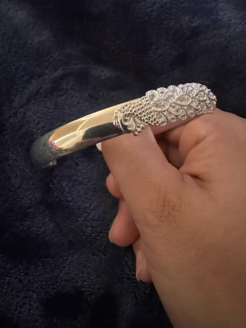 Brazalete de plata con diseño floral - 4