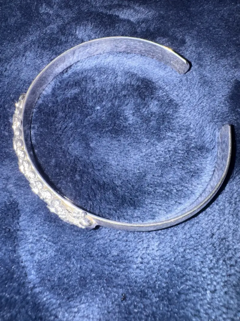 Brazalete de plata con diseño floral - 5