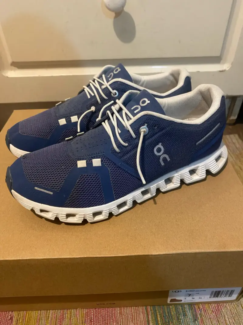 Zapatillas on Cloud 5 - 1