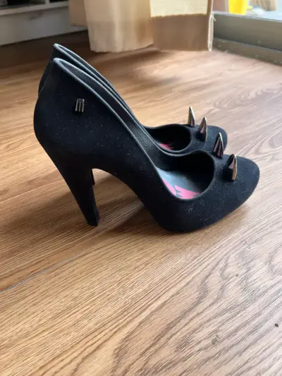 Zapatos de Tacón Negro con Detalles  de Picos gato - miniatura 1