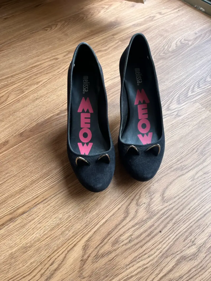 Zapatos de Tacón Negro con Detalles  de Picos gato - 2