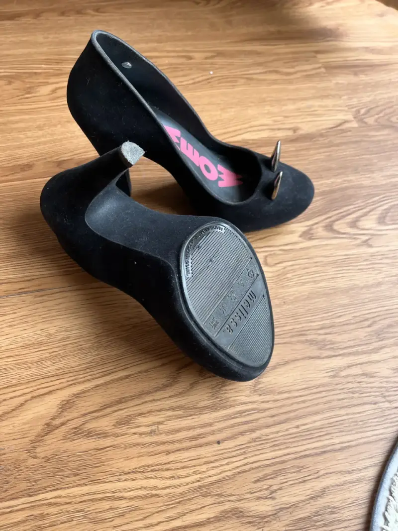 Zapatos de Tacón Negro con Detalles  de Picos gato - 3