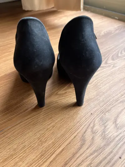 Zapatos de Tacón Negro con Detalles  de Picos gato - miniatura 4