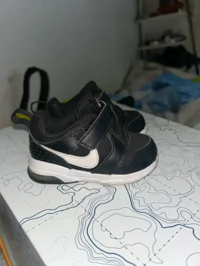 Zapatillas deportivas para niños Nike negras 19.5 - miniatura 1