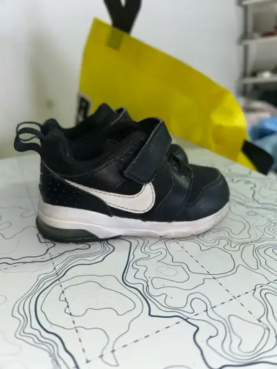 Zapatillas deportivas para niños Nike negras 19.5 - miniatura 2