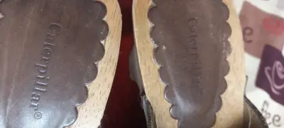 Zuecos de cuero marrón con tacón de madera - miniatura 5