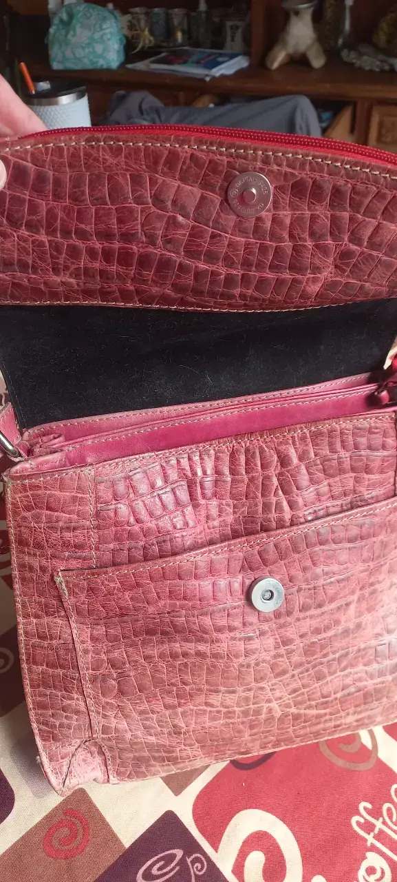 Cartera de cuero estilo cocodrilo color rojo - 2