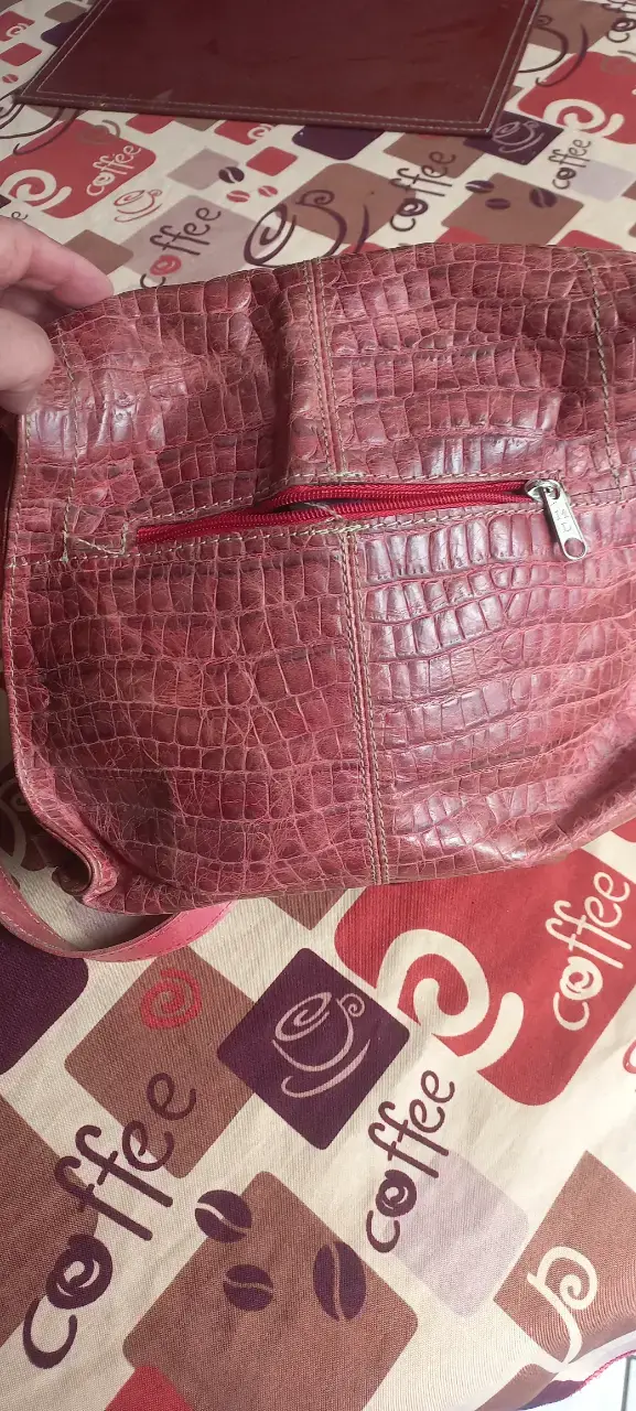Cartera de cuero estilo cocodrilo color rojo - 3