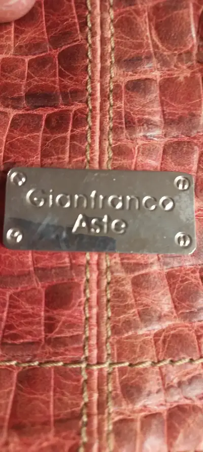 Cartera de cuero estilo cocodrilo color rojo - miniatura 6