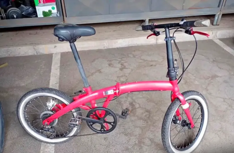 Bicicleta plegable roja en buen estado - 4