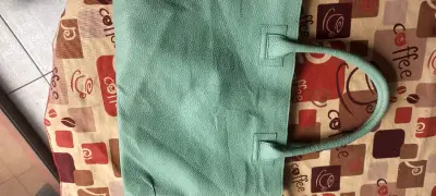 Bolso de mano verde menta con interior de lunares - miniatura 2