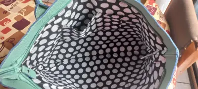 Bolso de mano verde menta con interior de lunares - miniatura 3