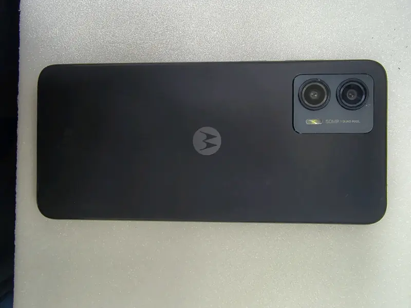 Smartphone Motorola con cámara dual 50MP - 3