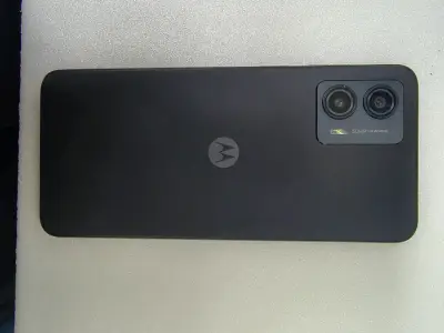 Smartphone Motorola con cámara dual 50MP - miniatura 3