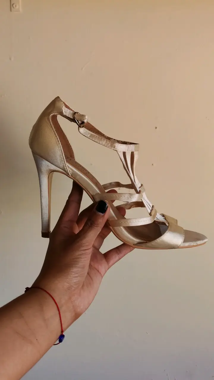 Sandalias de tacón alto doradas Poloni - 1