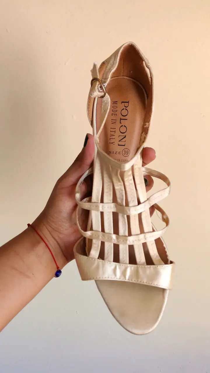 Sandalias de tacón alto doradas Poloni - 4