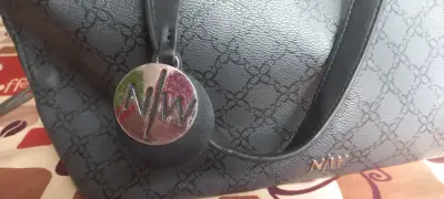 Bolso de mano Nine West negro elegante - miniatura 2