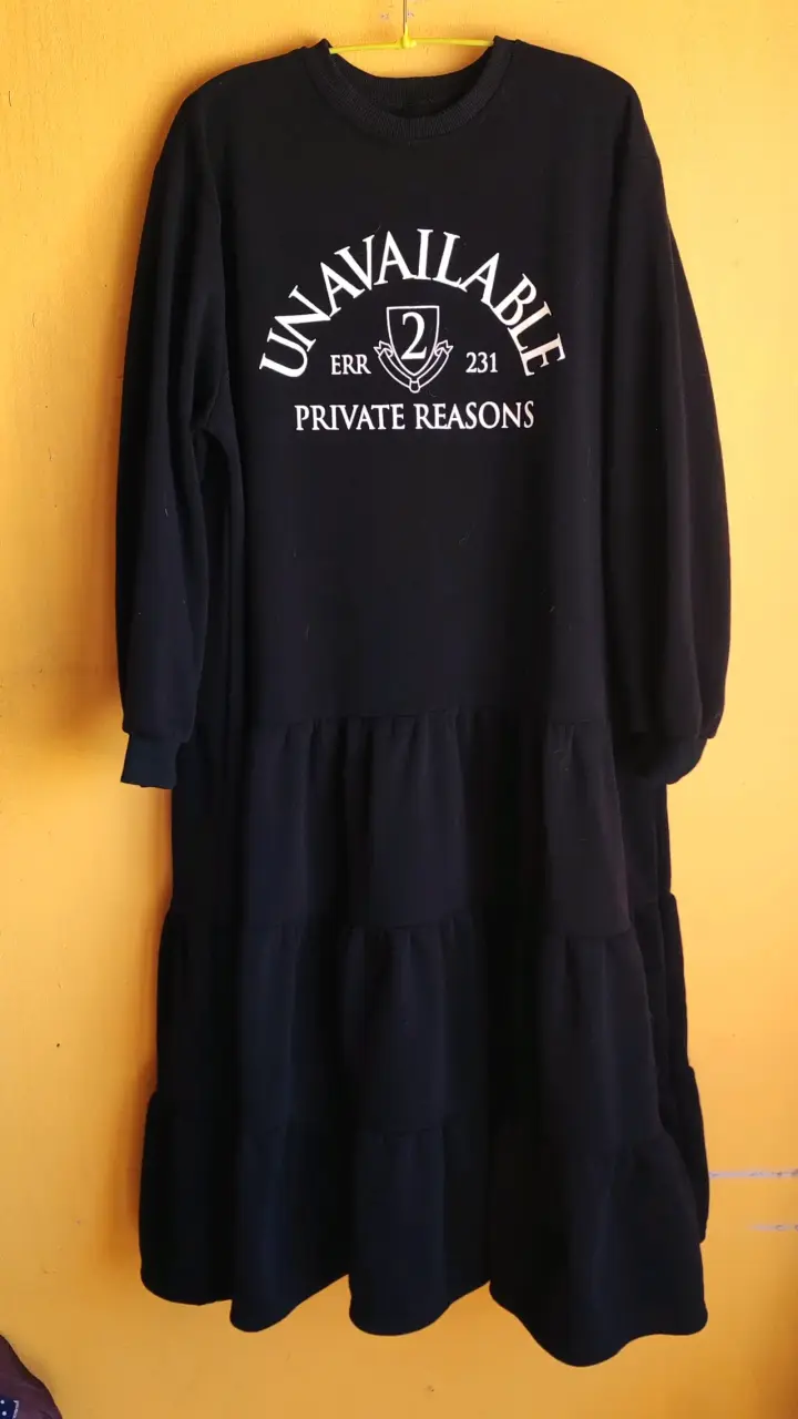 Vestido negro con estampado 'Unavailable' - 2